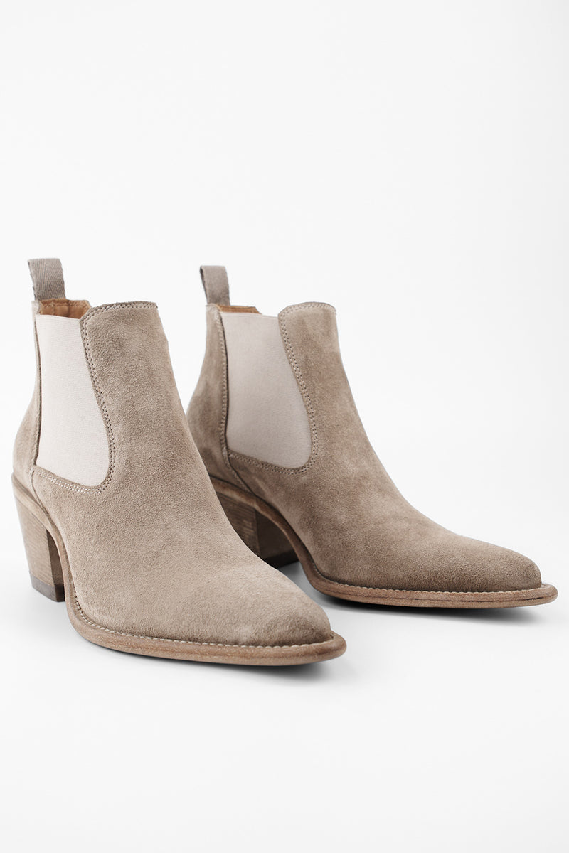 AUSTIN light-sand suede low chelsea texan boots.