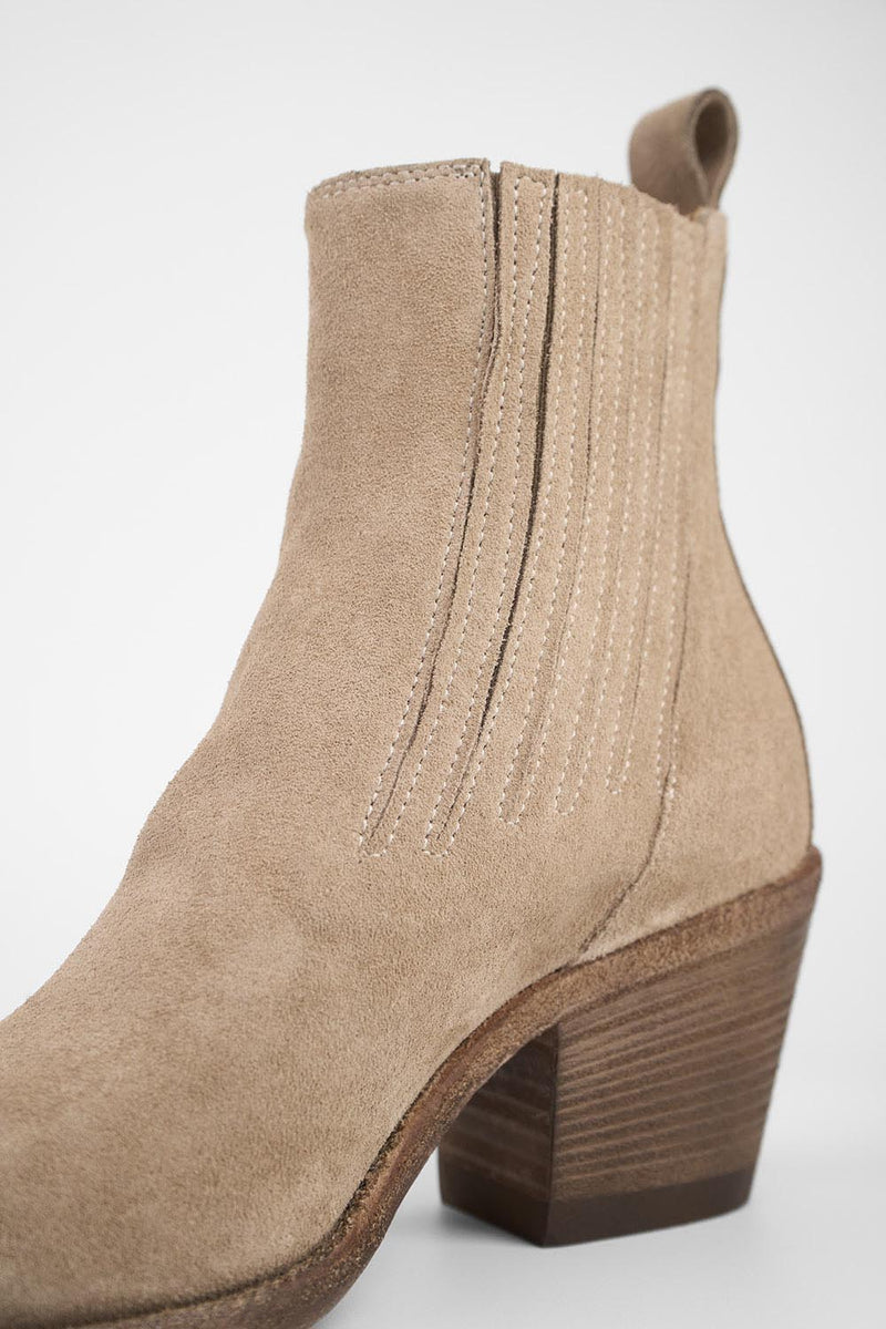 AUSTIN almond-beige suede hidden chelsea texan boots.