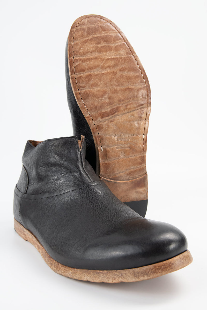 BRUCE rugged-black ankle boots.