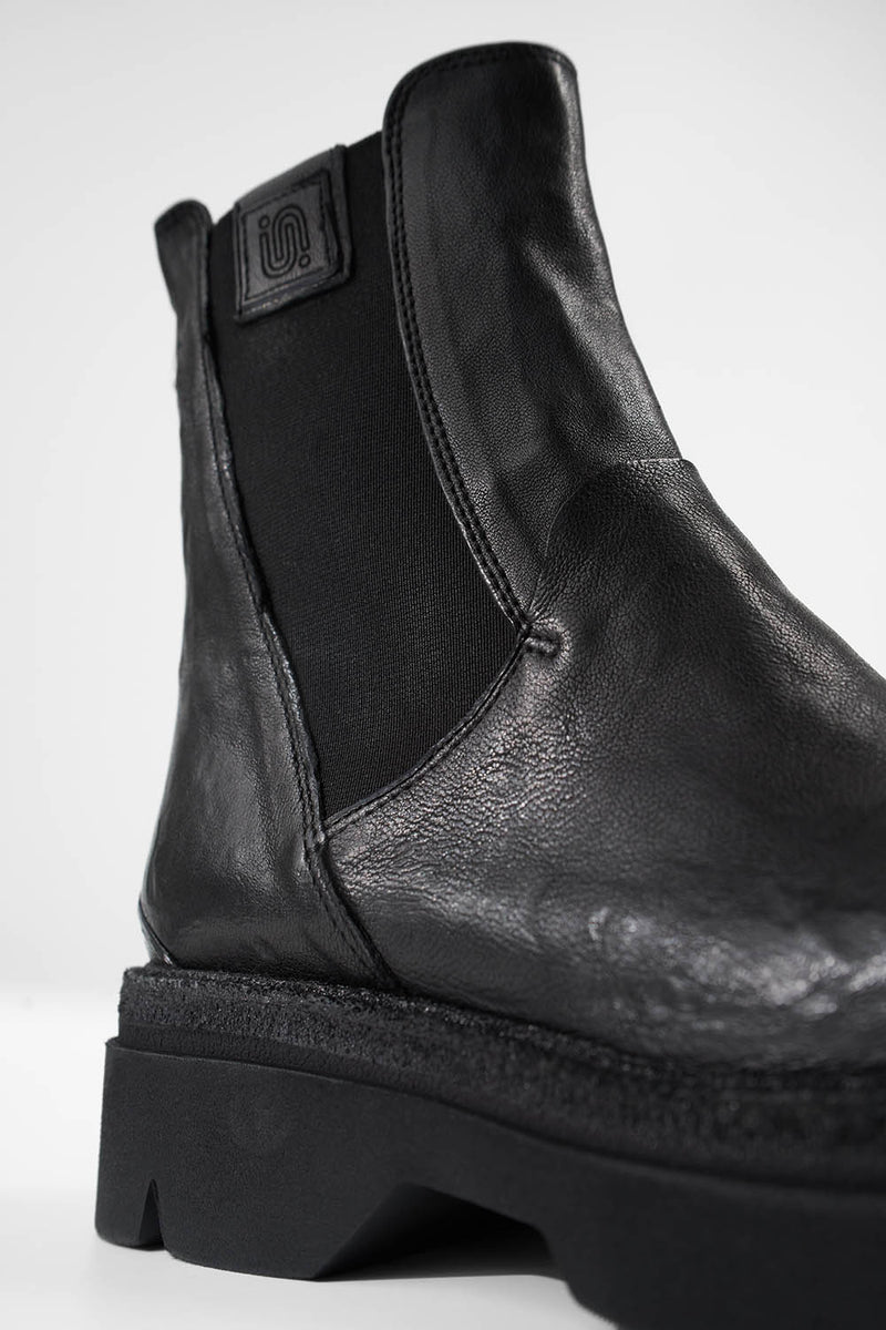 CROFT urban-black lightweight chelsea boots.