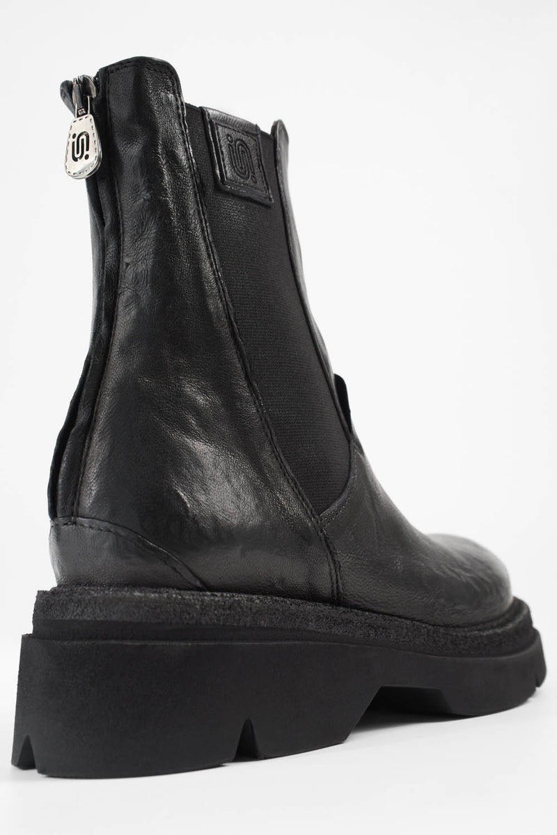 CROFT urban-black lightweight chelsea boots.