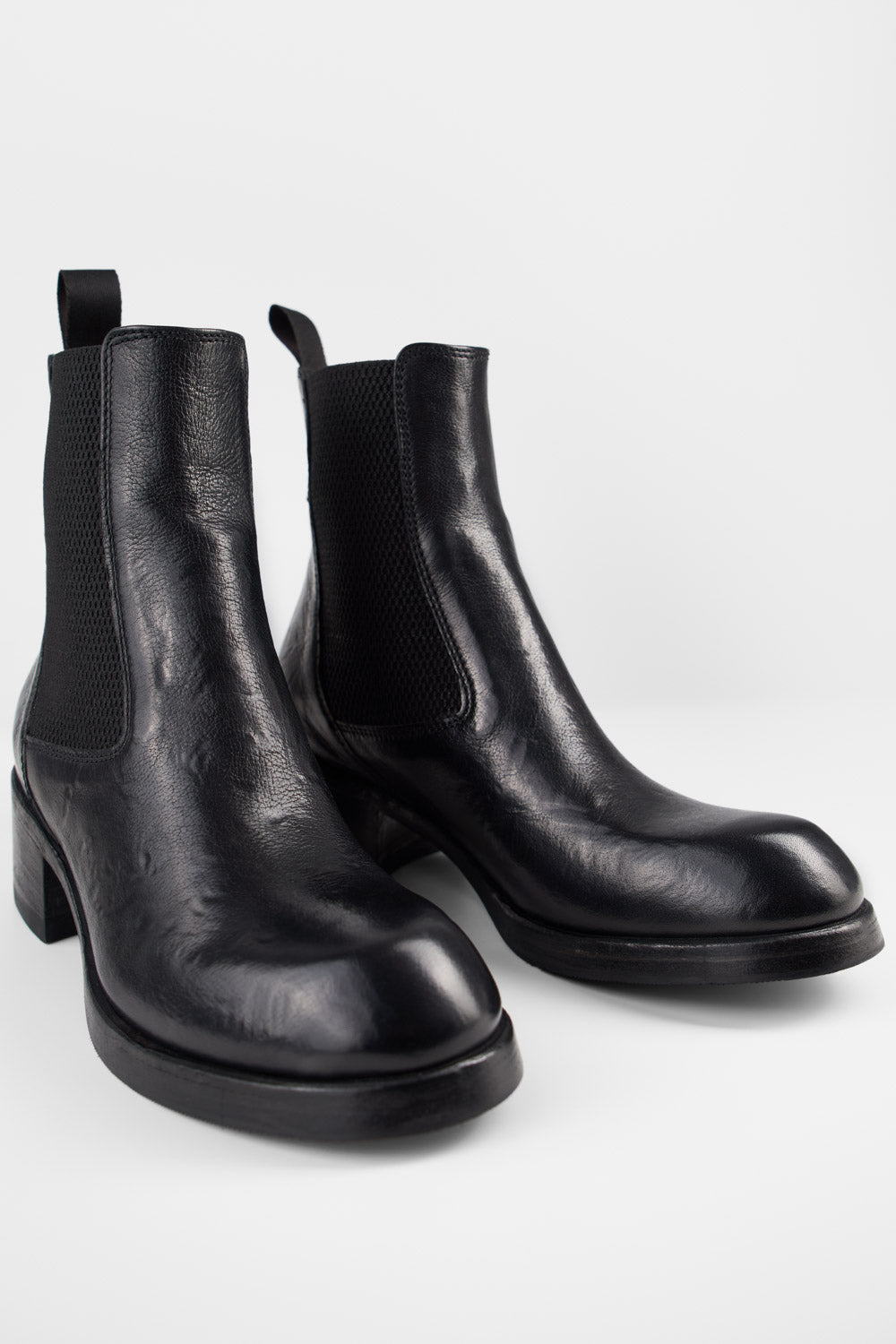 EXETER jet-black chelsea boots.