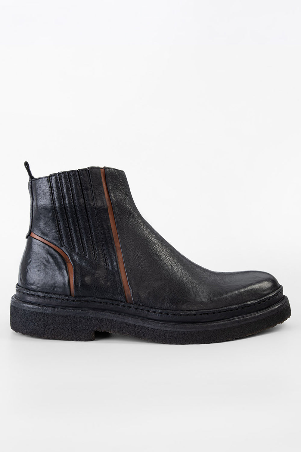 https://www.untamedstreet.com/cdn/shop/files/HOVE-men-chelsea-boots-black-luxury-leather-distressed-made-in-italySIDE_0083_AL.jpg?v=1698259207