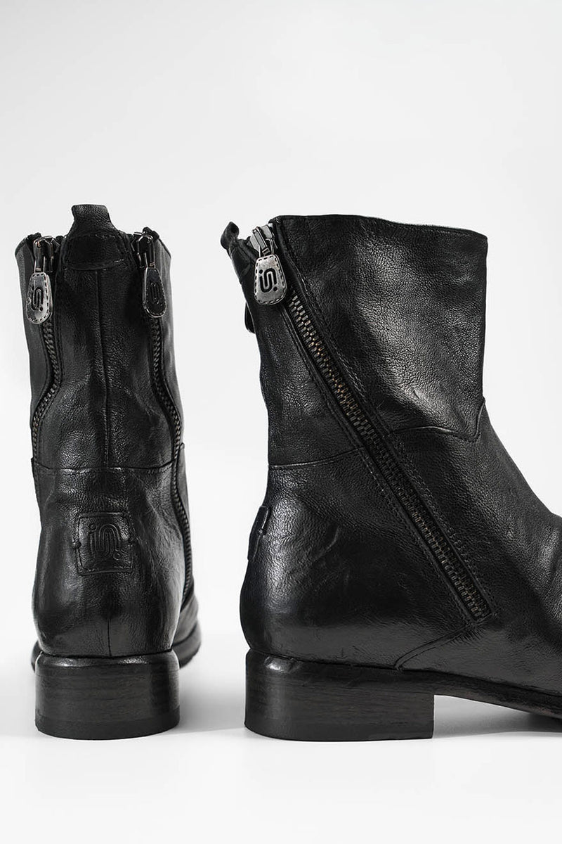 IVES urban-black lightweight laceless boots.