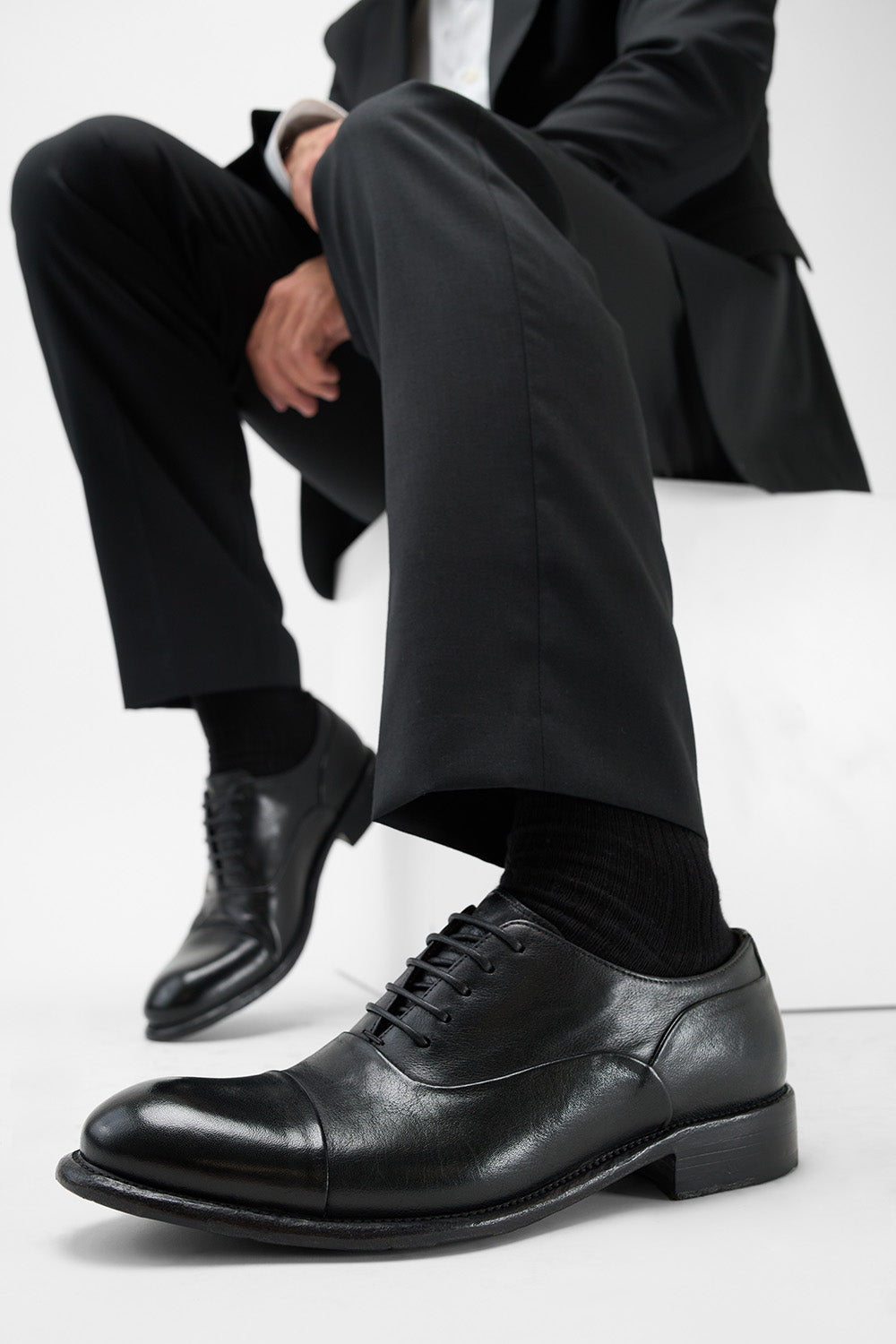 KNIGHTON iron-black oxford shoes.