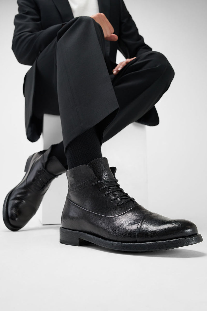 SLOANE urban-black chukka boots.