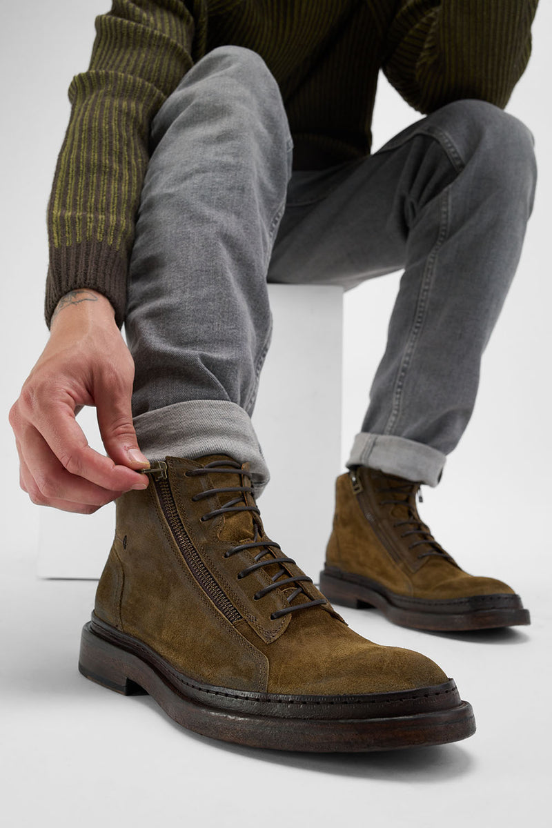 YORK tundra-brown suede welted chukka boots.