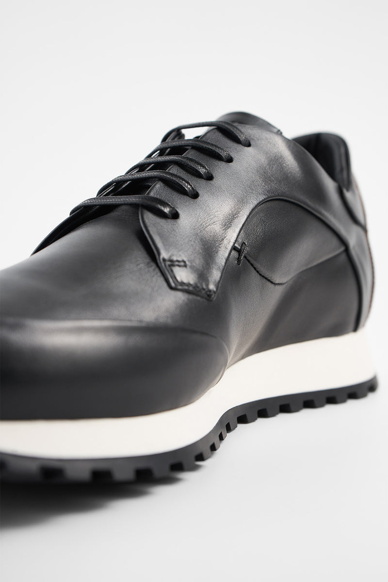 SOHO EDGE tuxedo-black patina runners.