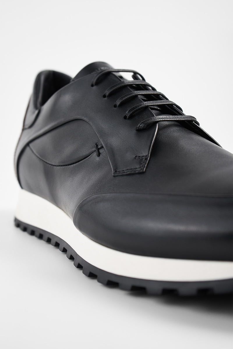 SOHO EDGE tuxedo-black patina runners.