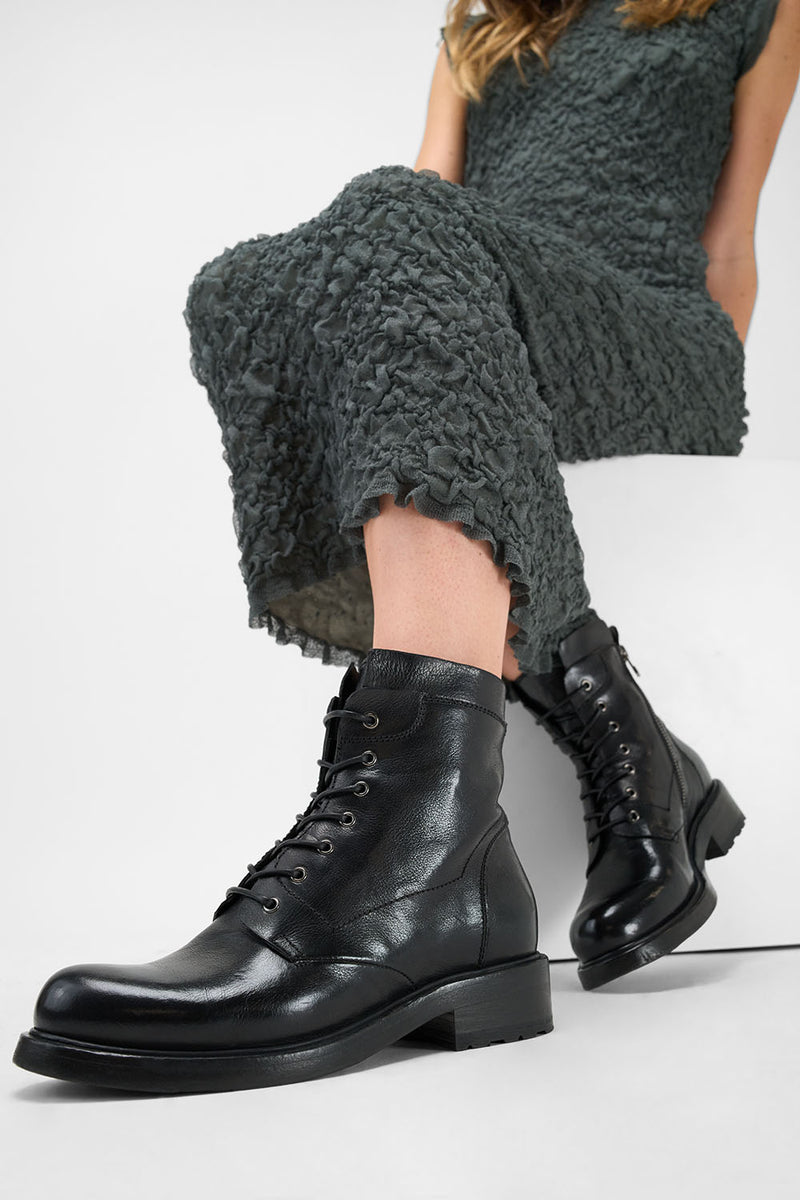 AVERY jet-black grunge military boots.