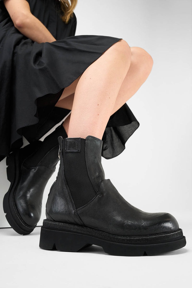 CROFT urban-black lightweight chelsea boots.