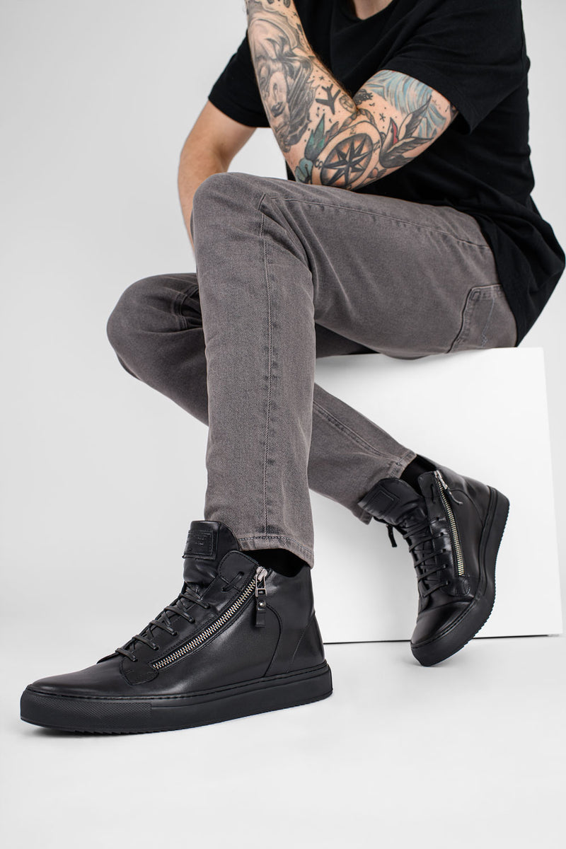 SOHO urban-black sneakers.